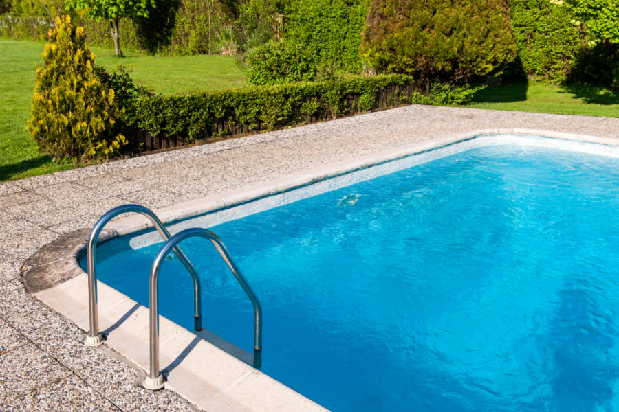 swimming-pool-in-garden-lindale-tx